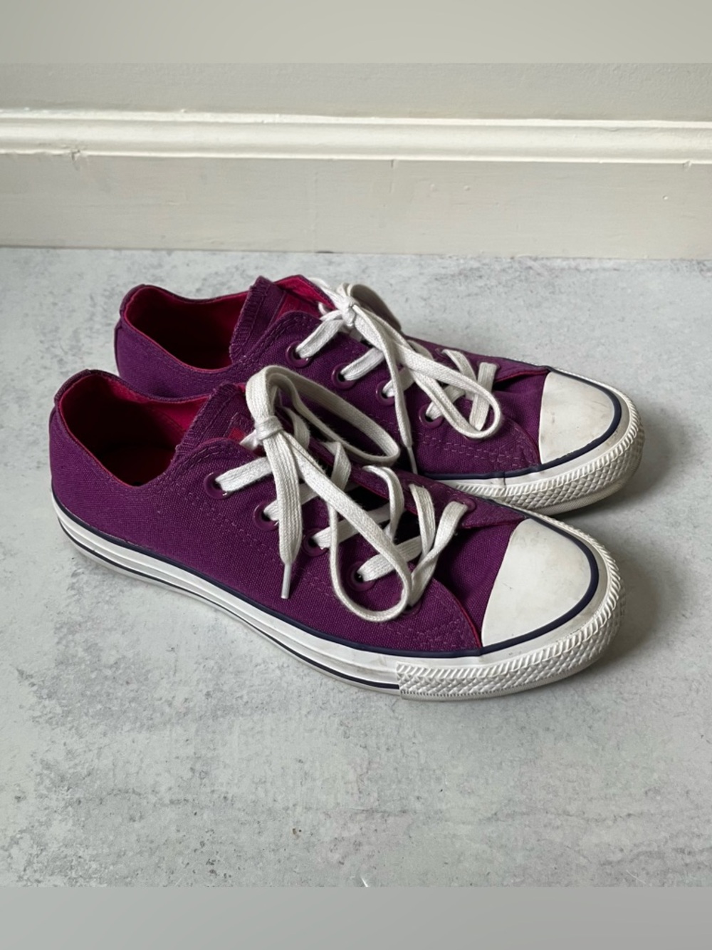 Converse Low Top Sneakers Women's 6 Purple